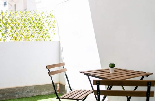 Chana Apartment | Luxury Apartment Near Granada Center - 3 Mins to Train Station