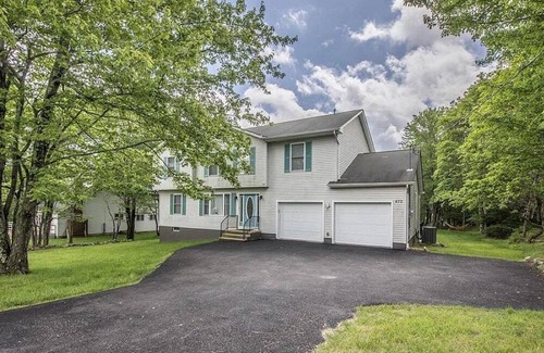 Long Pond House | Beautiful 5BR Pocono Getaway - Fire Pit, Game Room