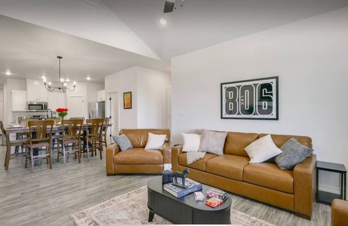 Lubbock Resort | Raider Resort ~ Hot Tub, Arcade, and Luxury for 14 Guests in Red Raider Land