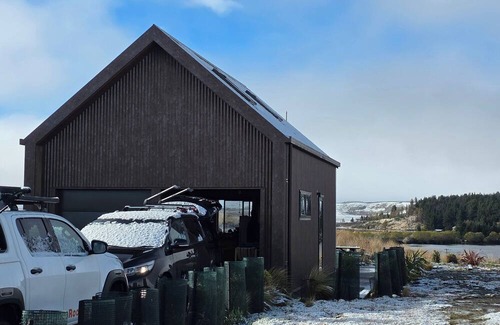 Ohau House | The Rusty Shed-Lake Ohau. Stones throw away from the lakes , the Ohau Ski Feild.