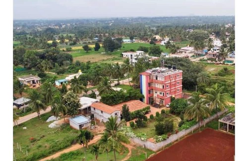 Chikkaballapur Apartment | Charming 1-bedroom apartment in delightful Nandi Hills with AC