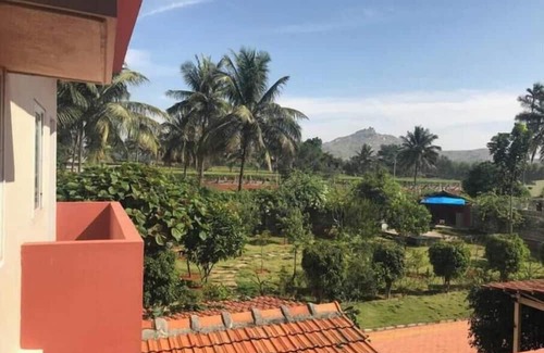 Chikkaballapur Apartment | Cozy 1-bedroom apartment in awesome Nandi Hills with AC