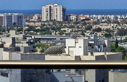 Holon Apartment | Spacious & Luxurious 5BR in Holon w/AC, Wi-Fi, Veranda, Parking, Near Tel Aviv