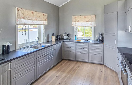 Fitjar House | Beautiful home in Fitjar with house sea view