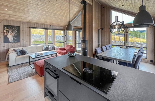 Skeikampen House | Cozy home in Svingvoll with house a mountain view