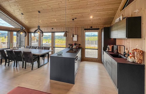Skeikampen House | Cozy home in Svingvoll with house a mountain view