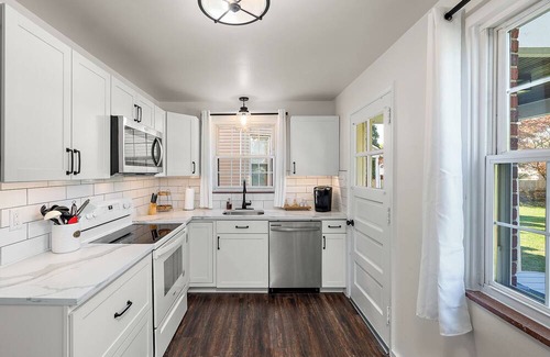 Sewickley House | tCharming Sewickley Village House, 2BR + Office/Futon, Walk to Shops