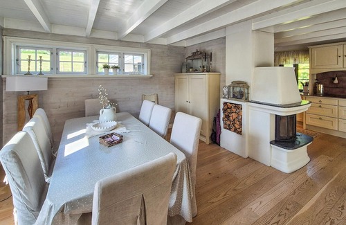 Vikebygd House | Stunning home in Vikebygd with house a mountain view
