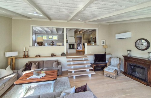 Vikebygd House | Stunning home in Vikebygd with house a mountain view