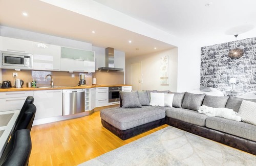 Hietalahti Apartment | Spacious 2-Bedroom Apartment w/Private Sauna in Central Helsinki