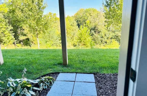 Chantilly House | Private, Modern+Cozy 1 BEDR+1 BTH Suite, Location!