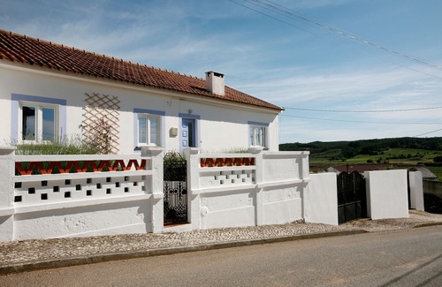 Cadaval Cottage | Cottage 'Casa Das Alfazemas' with Shared Pool, Private Terrace and Wi-Fi