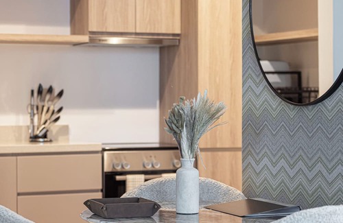 Trade Centre 1 Apartment | Moon Stays - 5 PAX Missoni Flat - Canal View