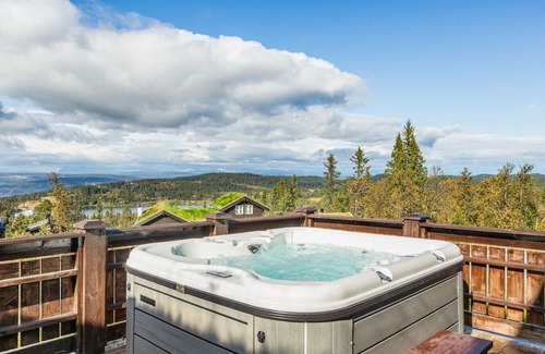 Nord-Aurdal Cabin | Spacious Family Cabin with Jacuzzi