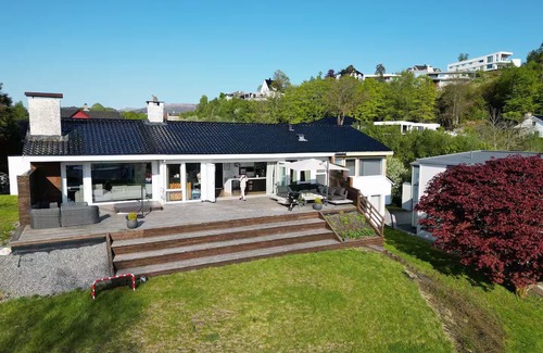 Fana Villa | Luxurious house at Troldhaugen
