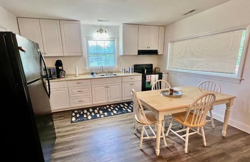 Clarksville House | Dockside Dreamz- Full duplex lake fun for 12