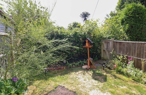 Edwinstowe Cottage | FAYE COTTAGE, pet friendly, character holiday cottage in Edwinstowe
