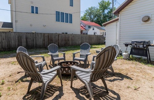 Irving House | The Pietroman: Cottage in Sunset Bay with Fire Pit