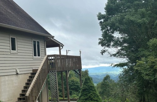 Zionville House | Vivian's View is a majestic mountain paradise!