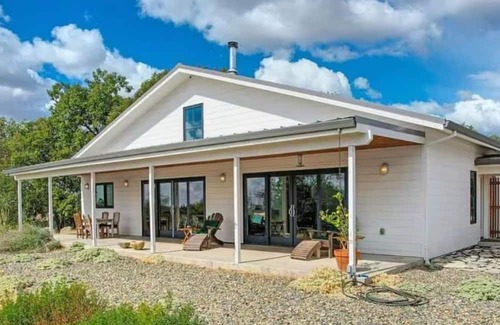 Volcano House | Modern 2 Bedroom Hilltop Retreat