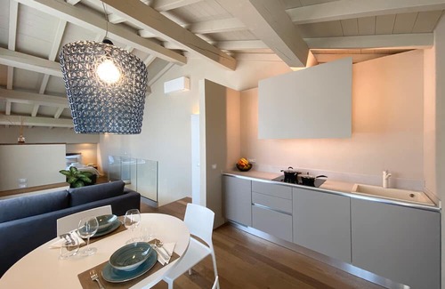Ponti sul Mincio Apartment | Apartment 'Time To Relax Resort - Gelso' with Shared Pool, Wi-Fi and Air Conditioning