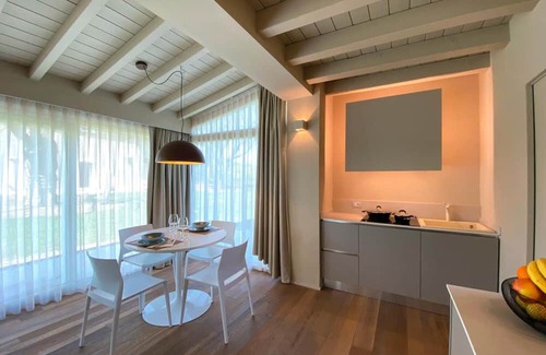 Ponti sul Mincio Apartment | Apartment 'Time To Relax Resort - Ulivo' with Shared Pool, Wi-Fi and Air Conditioning