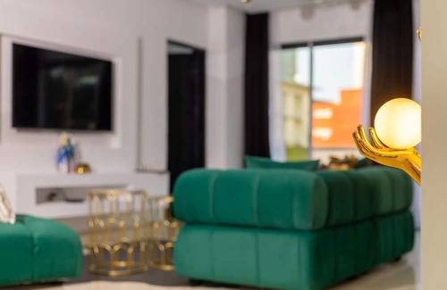 Presidence Apartment | Cozy 1-bedroom flat in downtown Plateau-Abidjan, where nature and serenity meet.