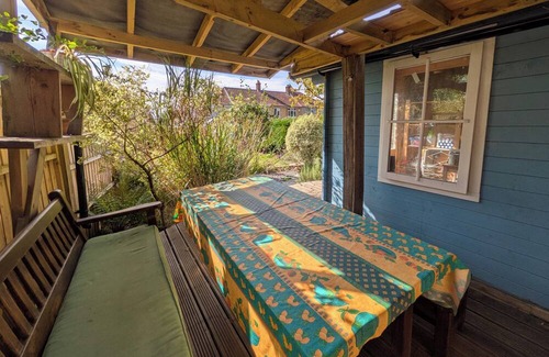 Hanham House | 3-Bed House - Sleeps 8, Garden & Parking