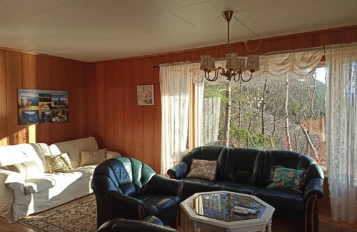 Halsa Municipality House | House on the coast with panoramic views
