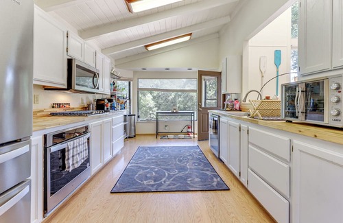 Kelseyville House | WFH-Friendly Retreat < 1 Mi to Clear Lake!