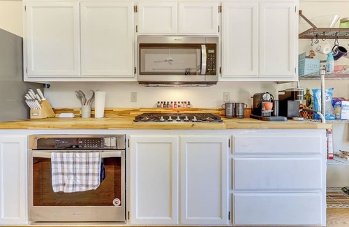 Kelseyville House | WFH-Friendly Retreat < 1 Mi to Clear Lake!