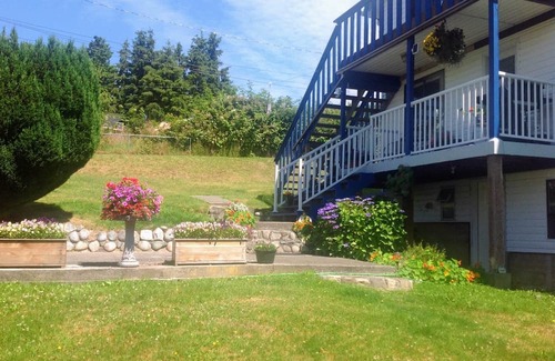Alert Bay Apartment | The Founder's Vista Suite, Spacious, Panoramic Ocean Views