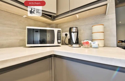 Staple Hill Apartment | Quiet Eco Home - Parking - Wi-Fi - 3BR, Sleeps 8