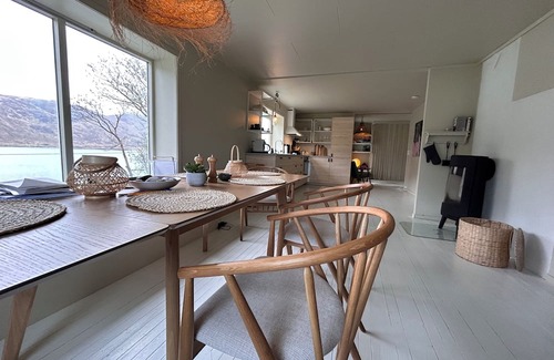 Flakstad House | tnCasa Lofoten privat and quiet with beach