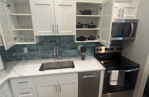 Evansville Apartment | Cozy studio in peaceful Evansville with AC, fitness room