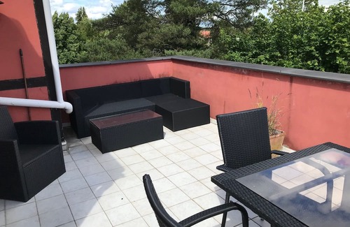 Gentofte Condo | Lovely apartment on 2 levels of 125 sqm. in a nature area. Walking distance to S-trains and buses