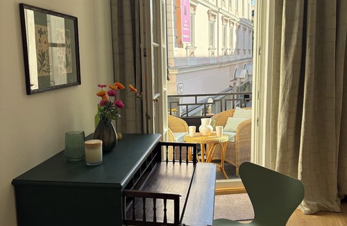 Gmunden Apartment | Large vacation apartment with balcony in the middle of the old town with a view of Lake Traunsee