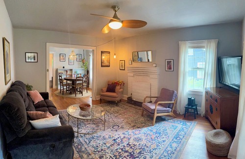 Aberdeen House | Charming 2-bedroom cottage in Aberdeen with AC