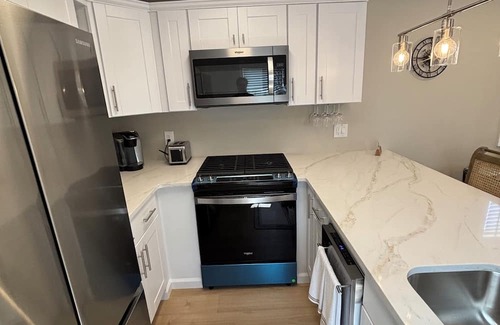 Delanco Cottage | Beautiful Cottage with Water Views - 2 Bedrooms