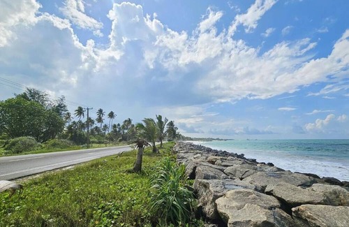 Hikkaduwa Villa | 4 BR Beachfront private villa with pool