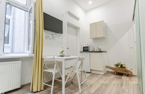 Mariahilf Hotel | Affordable and Beautiful Room Near Hauptbahnhof