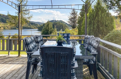 Fjaler House | Stunning home in Korssund with house a panoramic view