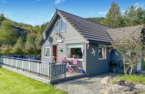 Fjaler House | Stunning home in Korssund with house a panoramic view
