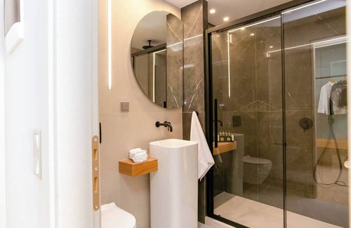 Ladadika Condo | Kiveli Sea View Suite 3