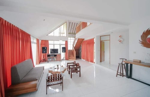 Parongpong Villa | Callming 4 bad room villa with private pool at Jawa Barat