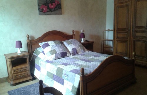 La Berthenoux Bed & Breakfast | Room in renovated farmhouse - Nature and comfort with parking