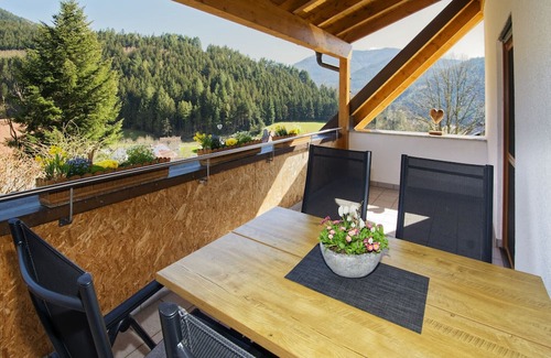 Haslachsimonswald Apartment | Holiday Apartment 'Morgensonne, 50 sqm' with Shared Terrace, Shared Garden and Wi-Fi