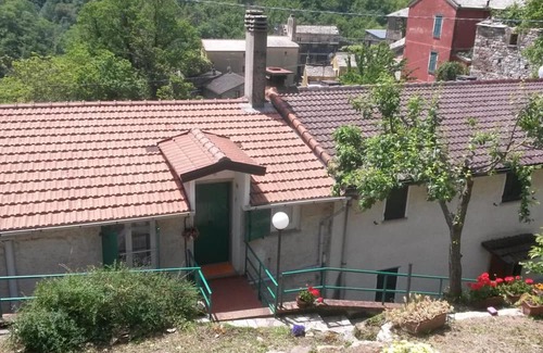 Ne Apartment | Apartment 'Altrove' with Mountain View, Private Garden and Wi-Fi