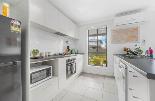 Werrington Apartment | Quiet and Cozy 4 Bedrooms in Werrington