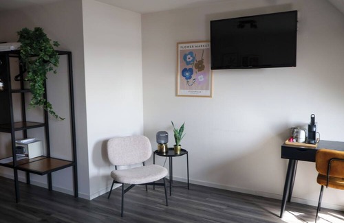 Appeltern Hotel | Comfortable hotel room with stunning views, modern facilities, and a calming atmosphere in the Land van Maas en Waal.
